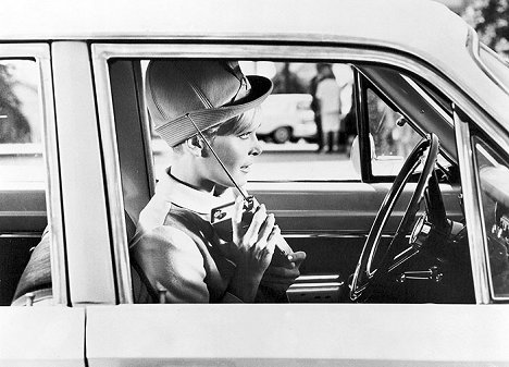 Shirley Eaton - Acht gehen türmen - Filmfotos