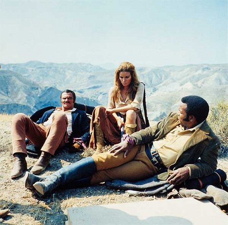 Burt Reynolds, Raquel Welch, Jim Brown - 100 Rifles - Photos