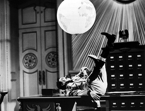 Charlie Chaplin - The Great Dictator - Photos