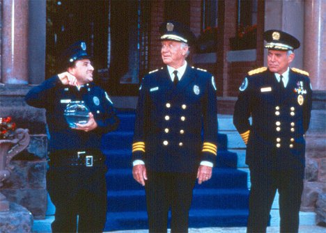 Bobcat Goldthwait, George Gaynes, George R. Robertson - Policajná akadémia 4 - Z filmu