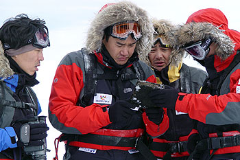Duk-moon Choi, Ji-tae Yoo, Kyung-ik Kim - Antarctic Journal - Photos