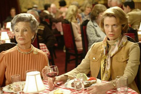 Cloris Leachman, Annette Bening - Paní Harrisová - Z filmu