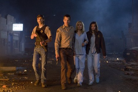 Joe Anderson, Timothy Olyphant, Radha Mitchell, Danielle Panabaker - The Crazies - Photos