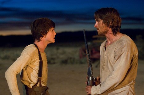 Logan Lerman, Christian Bale - Todeszug nach Yuma - Filmfotos