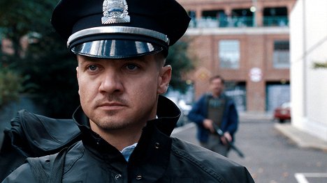 Jeremy Renner - The Town - Photos