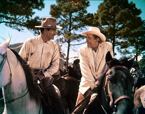 Gilbert Roland, Robert Mitchum - Bandido - Filmfotók