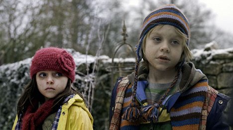 Rafiella Brooks, Jake Hathaway - The Children - Film