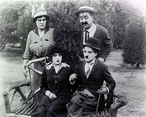 Mabel Normand, Mack Swain, Charlie Chaplin - Getting Acquainted - Filmfotos