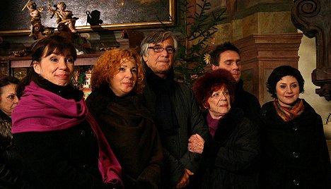 Nela Boudová, Kamila Magálová, Jiří Bartoška, Jaroslava Adamová, Roman Vojtek, Martha Issová