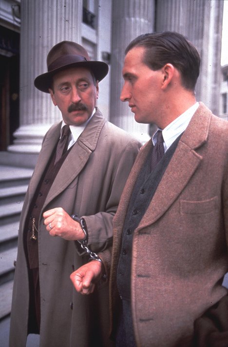 Philip Jackson, Christopher Eccleston - Hercule Poirot - Un, deux, trois - Film