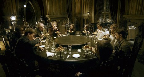 Jim Broadbent, Freddie Stroma, Matthew Lewis, Emma Watson, Daniel Radcliffe - Harry Potter and the Half-Blood Prince - Van film