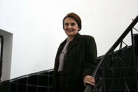 Eva Holubová - Cukrárna - Kuvat elokuvasta