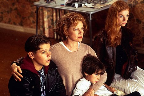 Jason James Richter, Dianne Wiest, Miko Hughes, Fay Masterson - Cops and Robbersons - Van film