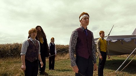 Rupert Grint, Robbie Coltrane, Domhnall Gleeson, Oliver Phelps, James Phelps - Harry Potter and the Deathly Hallows: Part 1 - Photos