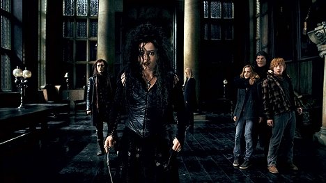 Nick Moran, Helena Bonham Carter, Emma Watson, Dave Legeno, Rupert Grint - Harry Potter and the Deathly Hallows: Part 1 - Van film