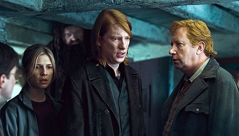 Clémence Poésy, Robbie Coltrane, Domhnall Gleeson, Mark Williams - Harry Potter a Dary smrti - 1. - Z filmu