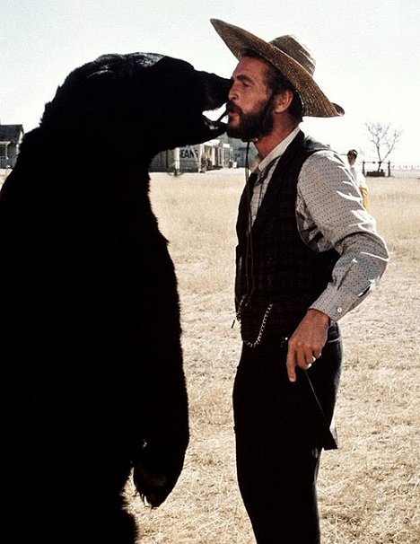 Bruno a medve, Paul Newman - Roy Bean bíró élete és kora - Filmfotók