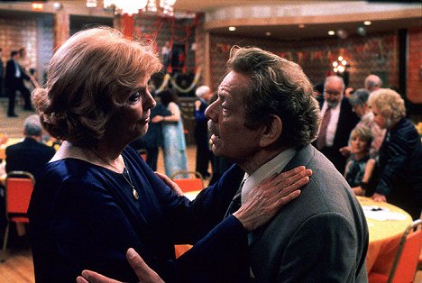 Anne Meara, Jerry Stiller - A Fish in the Bathtub - De la película