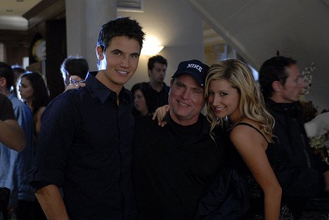 Robbie Amell, Ashley Tisdale - Party Date - Per Handy zur großen Liebe - Filmfotos