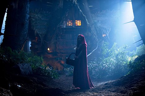 Amanda Seyfried - Red Riding Hood - Unter dem Wolfsmond - Filmfotos