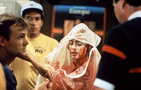 Amanda Wyss - Les Griffes de la nuit - Tournage