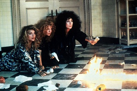Michelle Pfeiffer, Susan Sarandon, Cher - The Witches of Eastwick - Photos