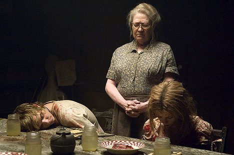 Taylor Handley, Marietta Marich, Diora Baird - The Texas Chainsaw Massacre: The Beginning - Filmfotos