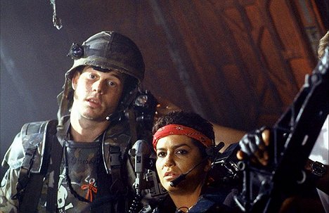 Bill Paxton, Jenette Goldstein - Aliens - Kuvat elokuvasta