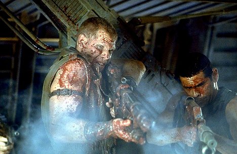 Ron Perlman, Raymond Cruz - Alien - Die Wiedergeburt - Filmfotos