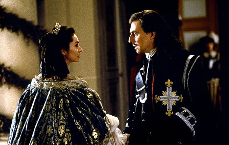 Anne Parillaud, Gabriel Byrne - The Man in the Iron Mask - Photos