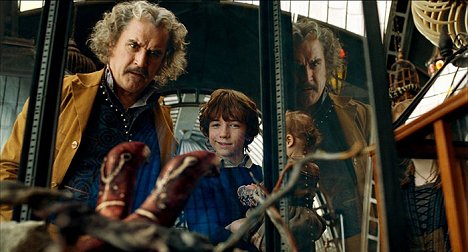Billy Connolly, Liam Aiken - Lemony Snicket's A Series of Unfortunate Events - Photos