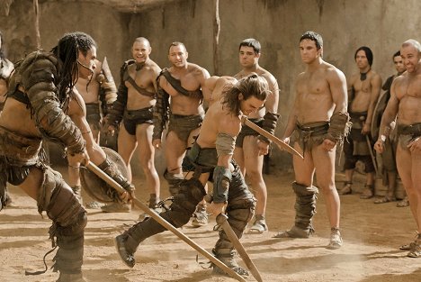 Antonio Te Maioha, Dustin Clare - Spartacus: Gods of the Arena - Reckoning - Photos