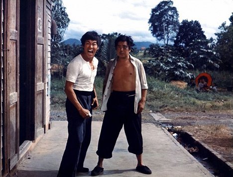 Bruce Lee, Kwan Lee - Kárate a muerte en Bangkok - De la película