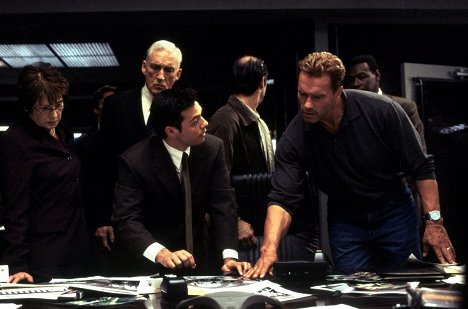 Bruce Ramsay, Arnold Schwarzenegger - Collateral Damage - Zeit der Vergeltung - Filmfotos