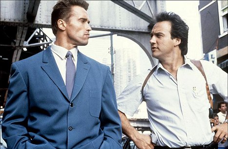 Arnold Schwarzenegger, Jim Belushi - Rudé horko - Z filmu