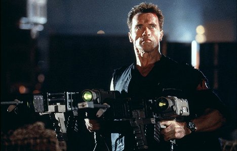 Arnold Schwarzenegger - Eraser - Photos