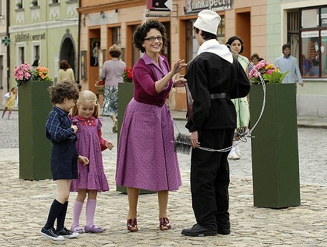 Amelie Pokorná, Lucie Bílá - V perine - Z filmu