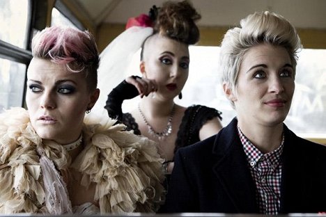 Chanel Cresswell, Rosamund Hanson, Vicky McClure - This Is England '86 - Kuvat elokuvasta