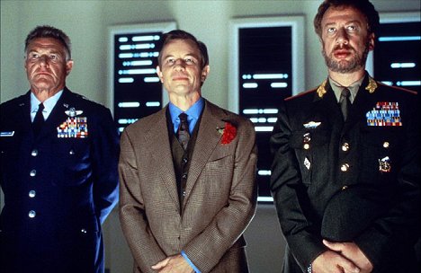 Charles Napier, Michael York, Elya Baskin - Austin Powers: Špionátor - Z filmu