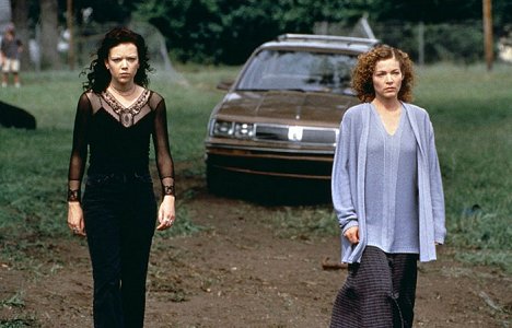 Emily Bergl, Amy Irving - Carrie 2: Zuřivost - Z filmu