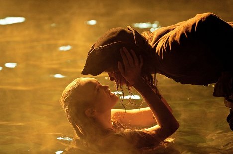 Gemma Ward, Stephen Graham - Pirates of the Caribbean 4 - Fremde Gezeiten - Filmfotos