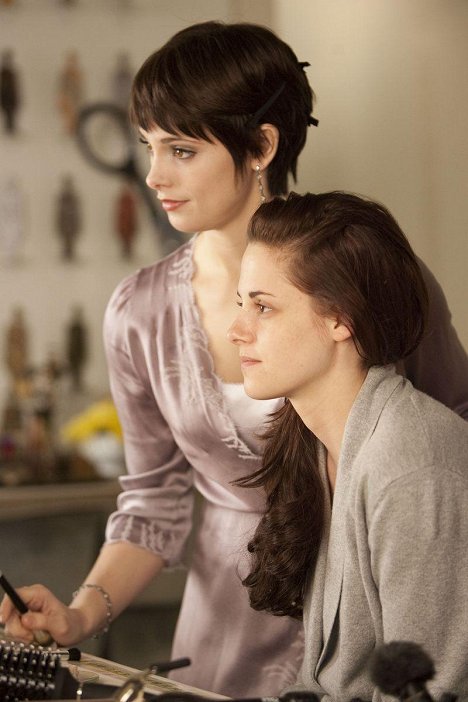 Ashley Greene, Kristen Stewart - Saga „Zmierzch”: Przed świtem - część 1 - Z filmu