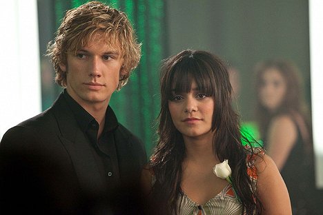 Alex Pettyfer, Vanessa Hudgens - Netvor - Z filmu