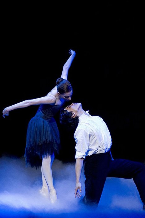 Amanda Schull, Chi Cao - Mao's Last Dancer - Photos