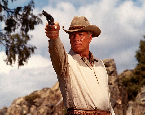 George Kennedy - Guns of the Magnificent Seven - Van film