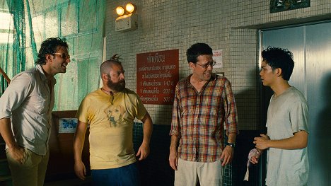 Bradley Cooper, Zach Galifianakis, Ed Helms - Kauhea kankkunen II - Kuvat elokuvasta