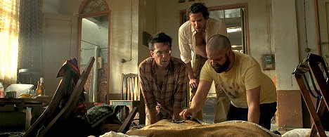 Ed Helms, Bradley Cooper, Zach Galifianakis - Pařba v Bangkoku - Z filmu