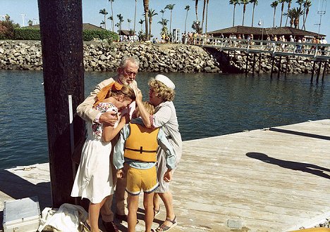 John Huston, Shelley Winters - Tentacles - Photos