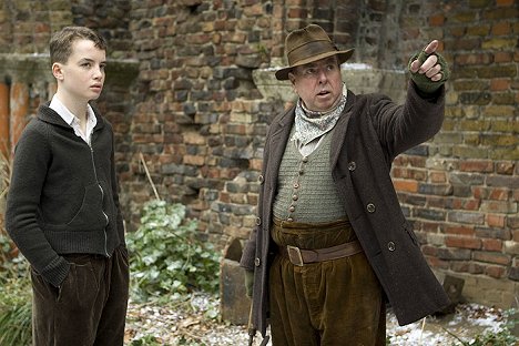 Alex Etel, Timothy Spall - From Time To Time - ajasta toiseen - Kuvat elokuvasta