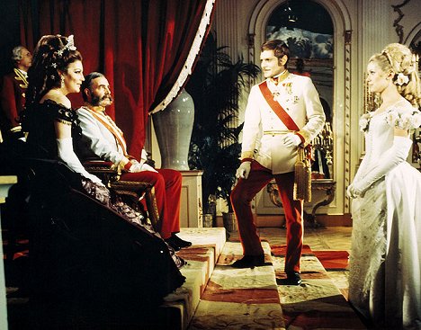 Ava Gardner, James Mason, Omar Sharif, Catherine Deneuve - Mayerling - Photos